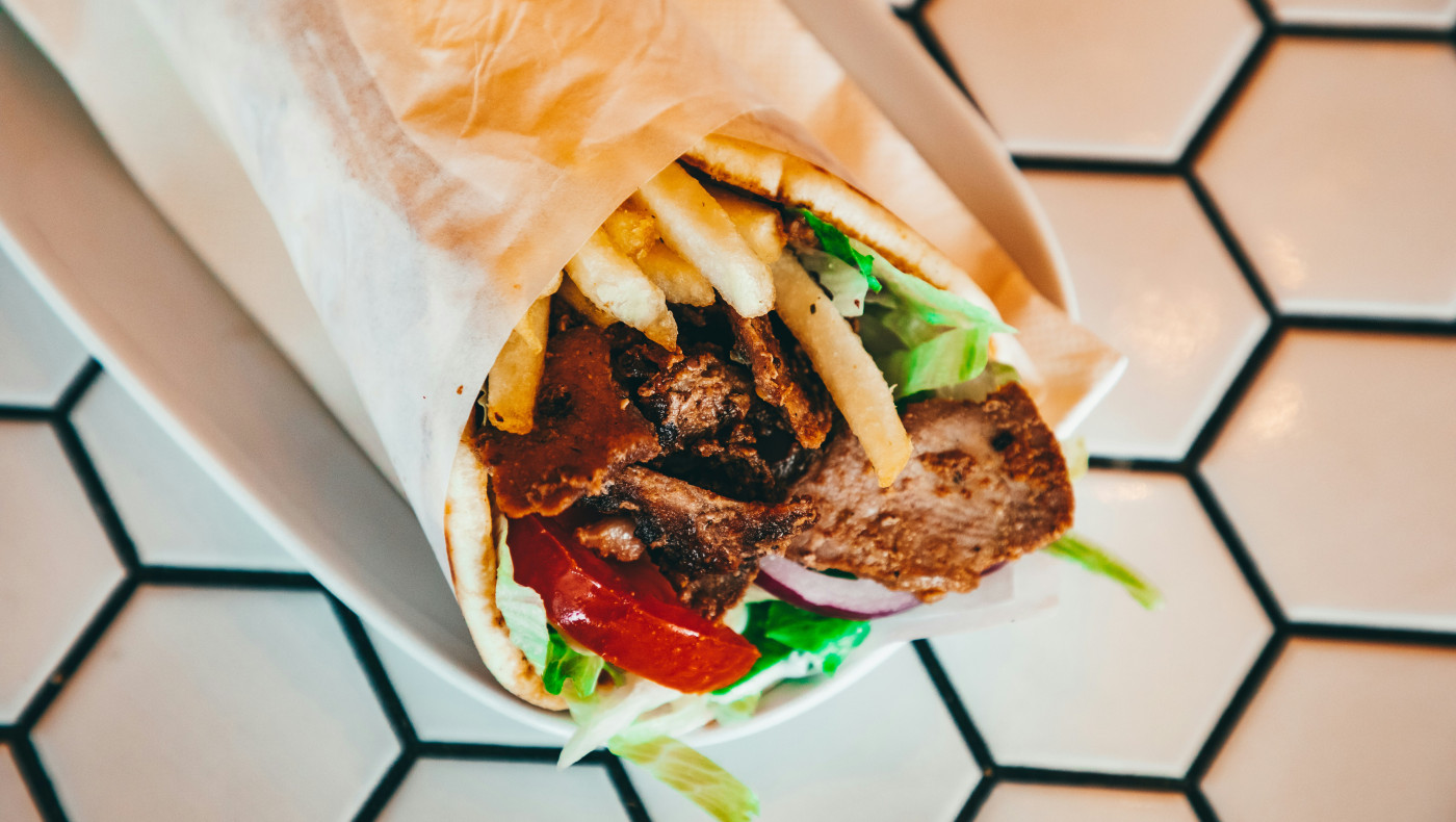 Σουβλάκι: Προϊόν πολυτελείας με τιμή μια ανάσα από τα 5 ευρώ