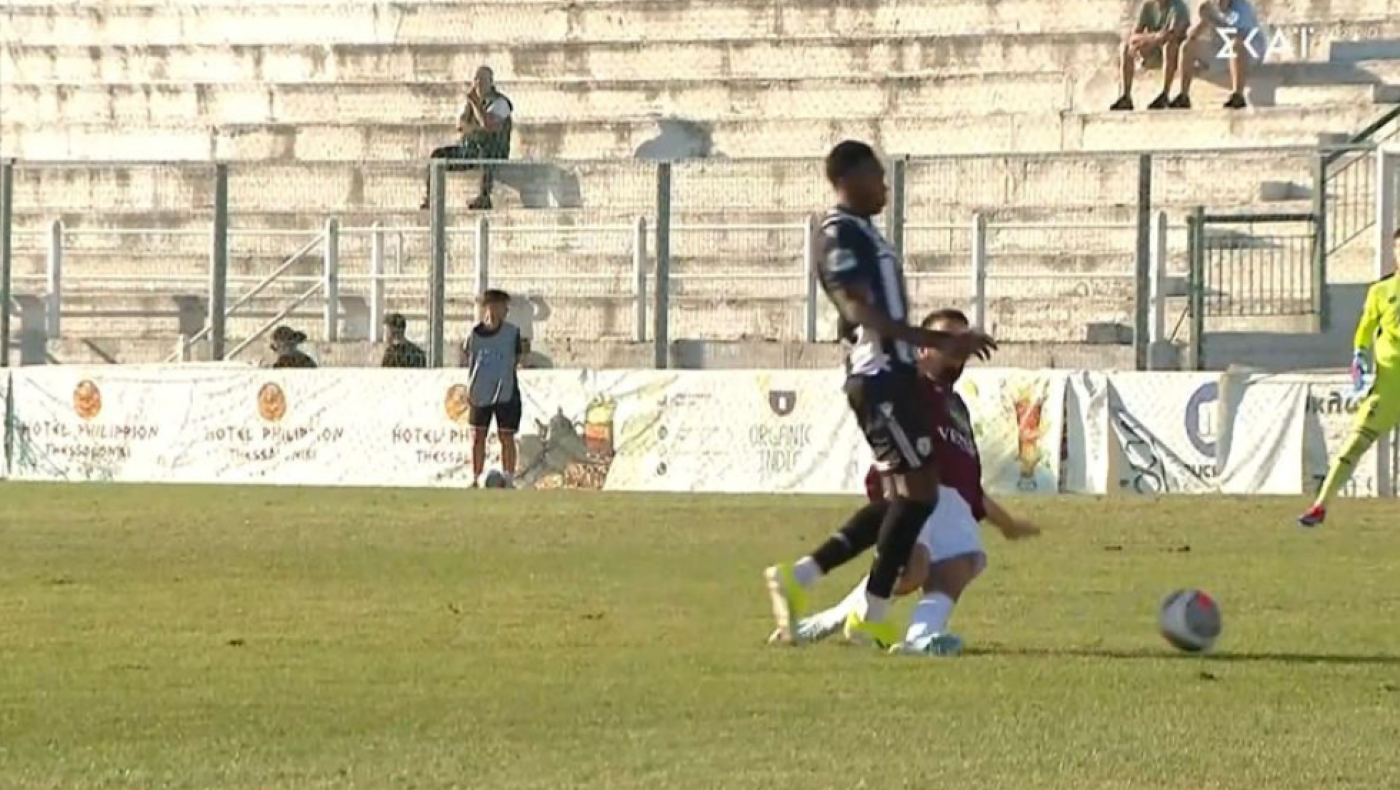 ΠΑΟΚ Β - Ηρακλής: Η απευθείας κόκκινη κάρτα στον Παπασάββα για μαρκάρισμα στον Ουρτάδο