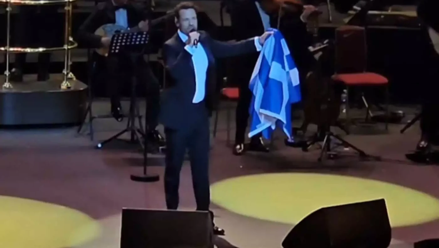 Αργυρός: Αποθεώθηκε στο Λονδίνο με την ελληνική σημαία στα χέρια του