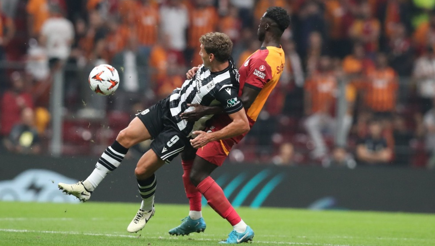 Γαλατασαράι-ΠΑΟΚ: Άτυχος ο Μπάμπα, αυτογκόλ και 1-0