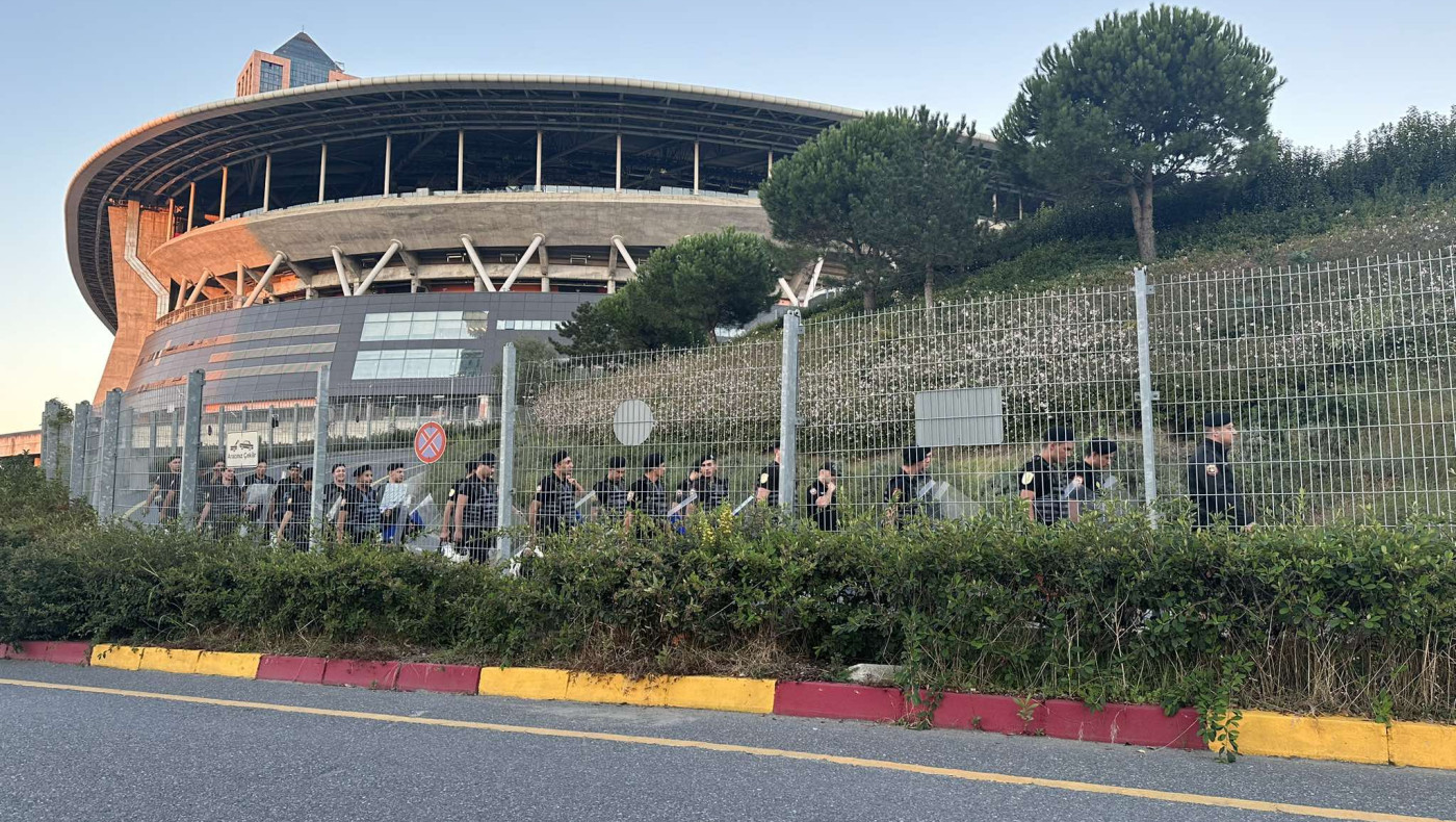 Δρακόντεια μέτρα ασφαλείας έξω από το γήπεδο