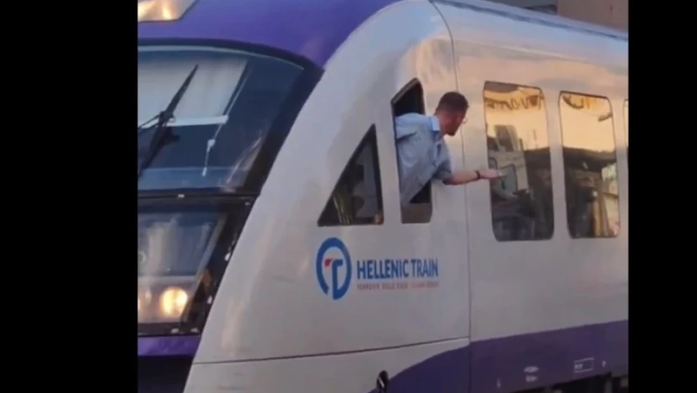 Απολύθηκε ο ελεγκτής της σιδηροδρομικής διάβασης που μιλούσε στο κινητό