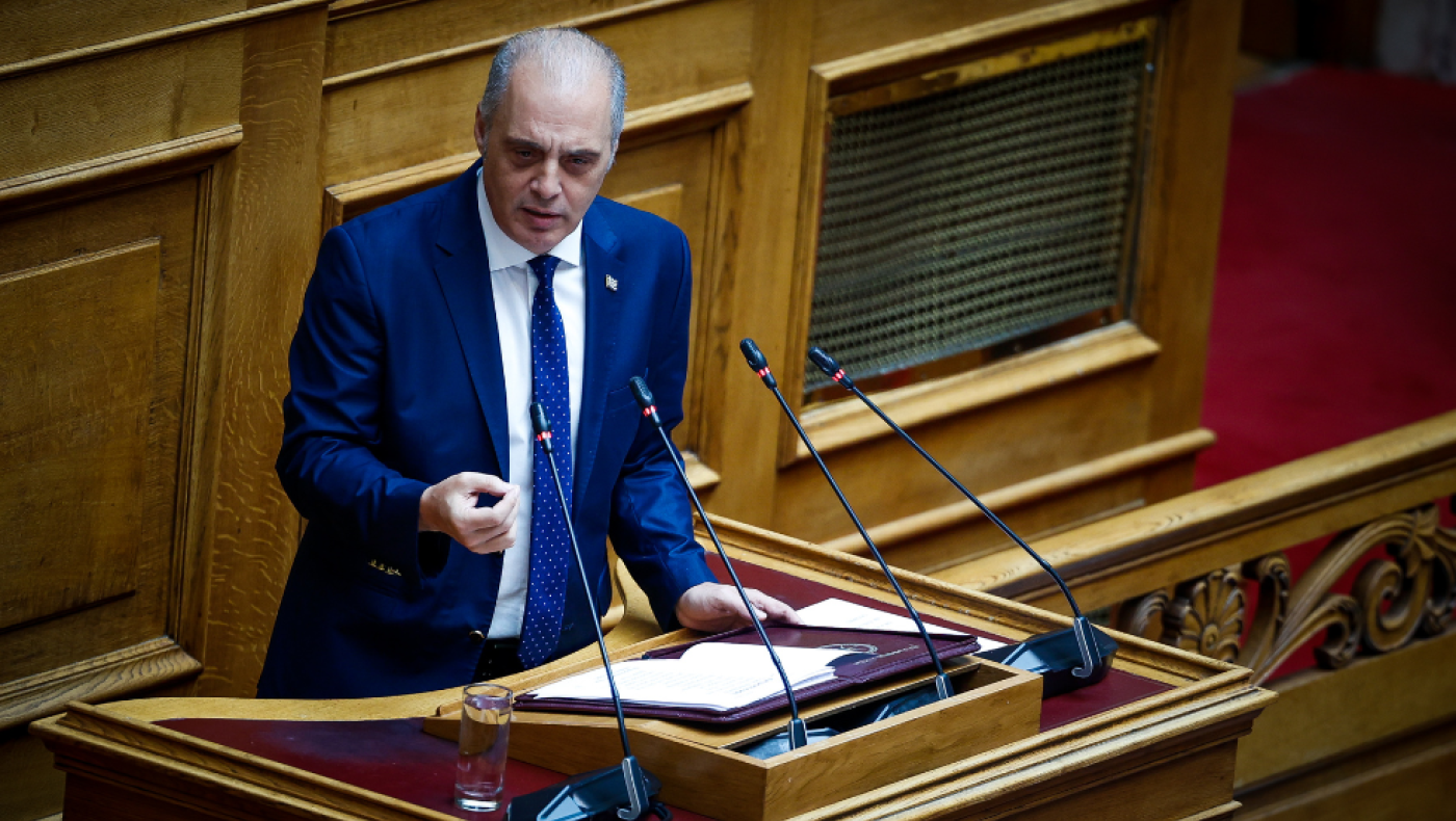 Βελόπουλος στη Βουλή: «Στη φυλακή οι τράπερ που υποκινούν τα παιδιά μας στη βία»