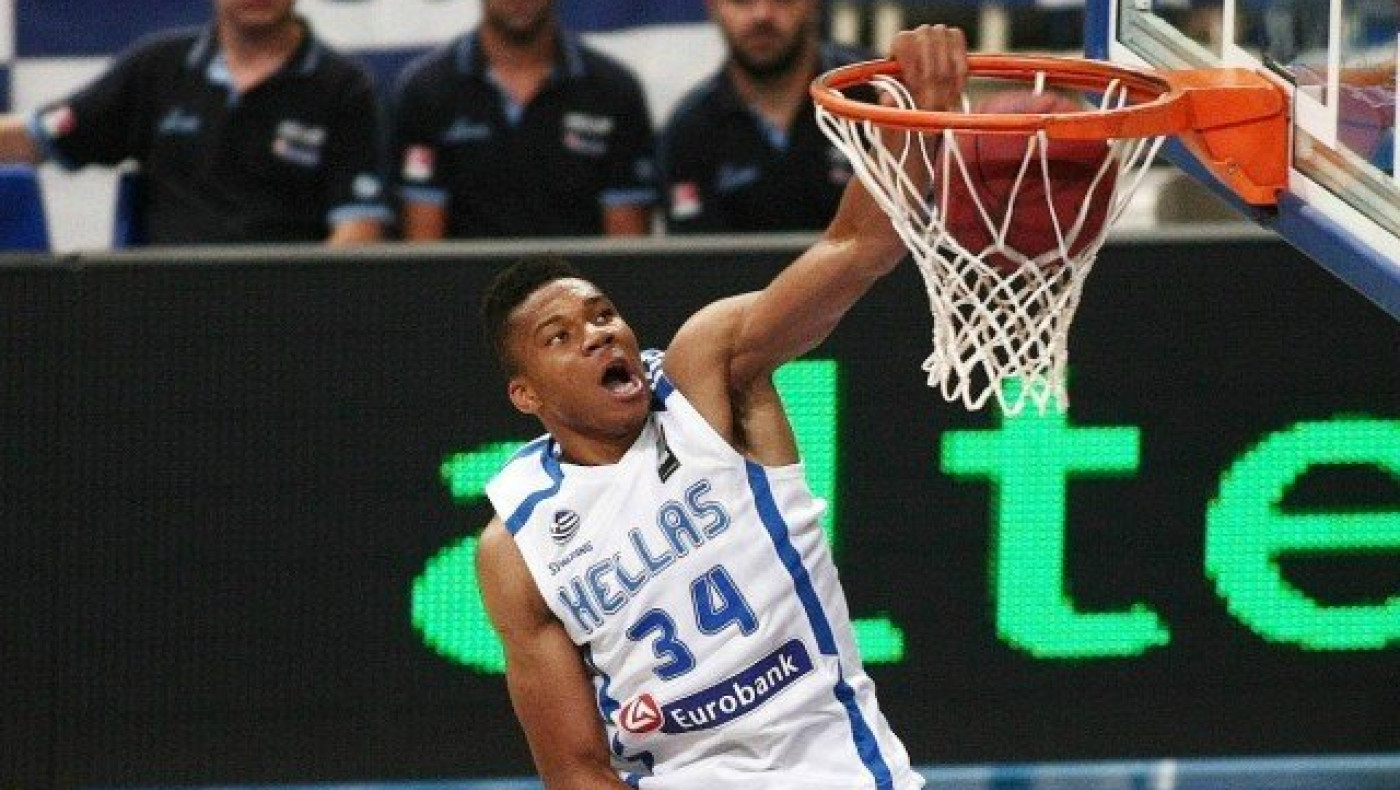 Η σούπερ πτήση      του Γιάννη Αντετοκούνμπο! (vid)