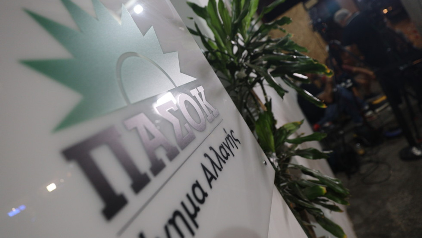 ΠΑΣΟΚ: Ποιος προηγείται στη μάχη για την προεδρία-«Σφαγή» για τη 2η θέση