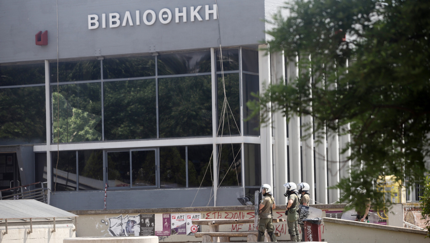 Φυγαδεύτηκε με αρωγή της ΕΛΑΣ από το ΑΠΘ ο πρύτανης του Πανεπιστημίου