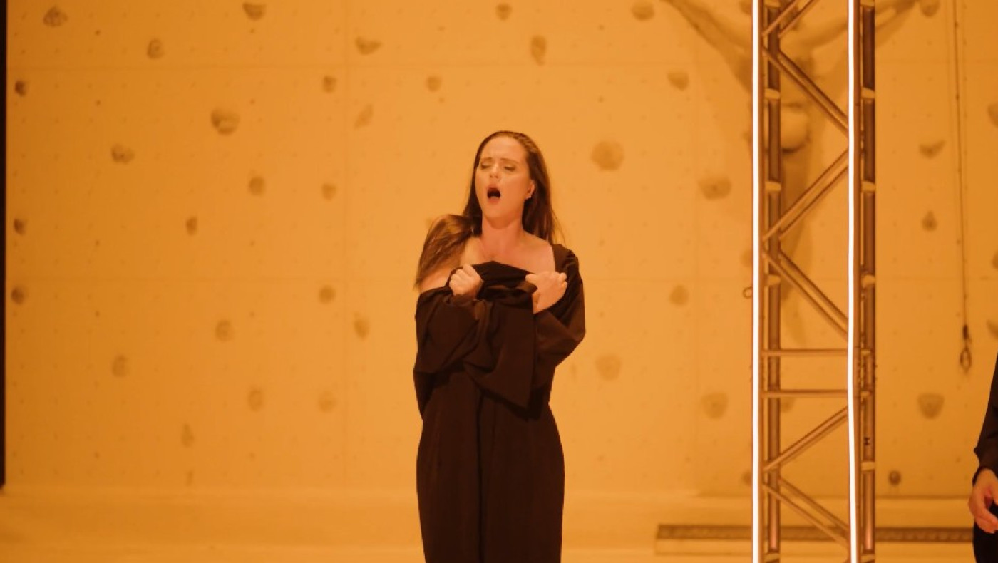 Σάλος! «Βλάσφημη» παράσταση όπερας με γυμνές καλόγριες