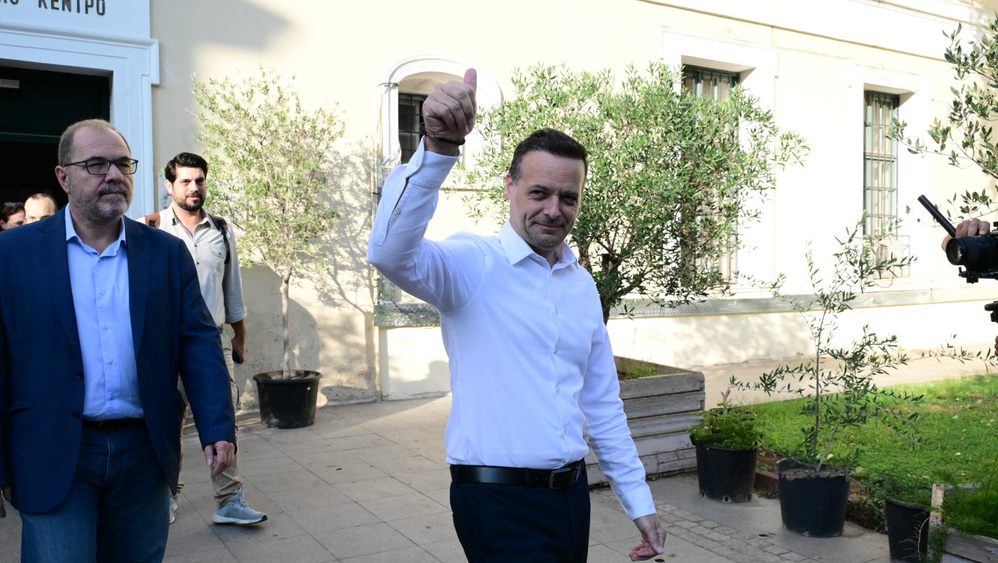 Εκλογές στο ΠΑΣΟΚ: Ως τις 19:00 ανοιχτές οι κάλπες - Ψήφισε ο Χάρης Δούκας