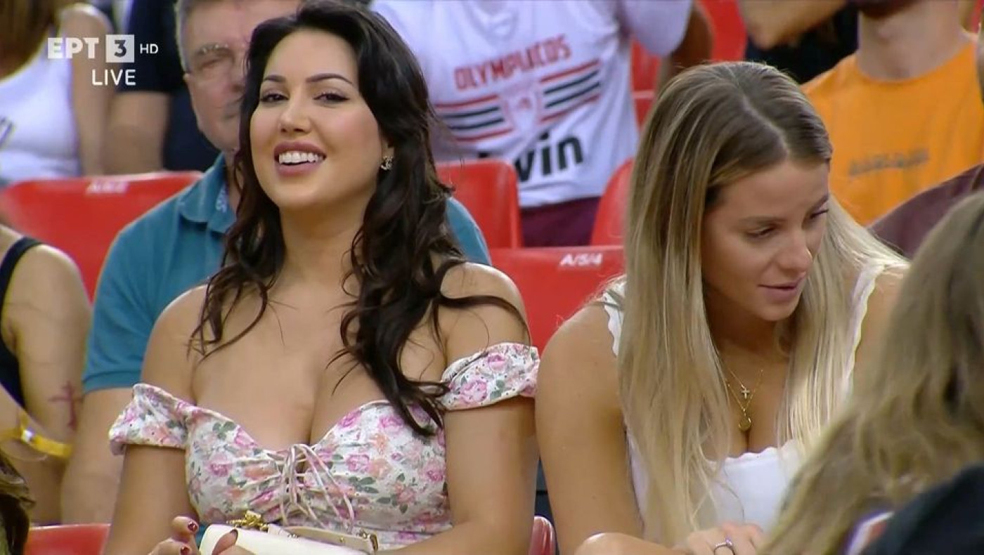 Ολυμπιακός-Άρης: Τράβηξε τα βλέμματα η Εστρέλα Νούρι στο ΣΕΦ