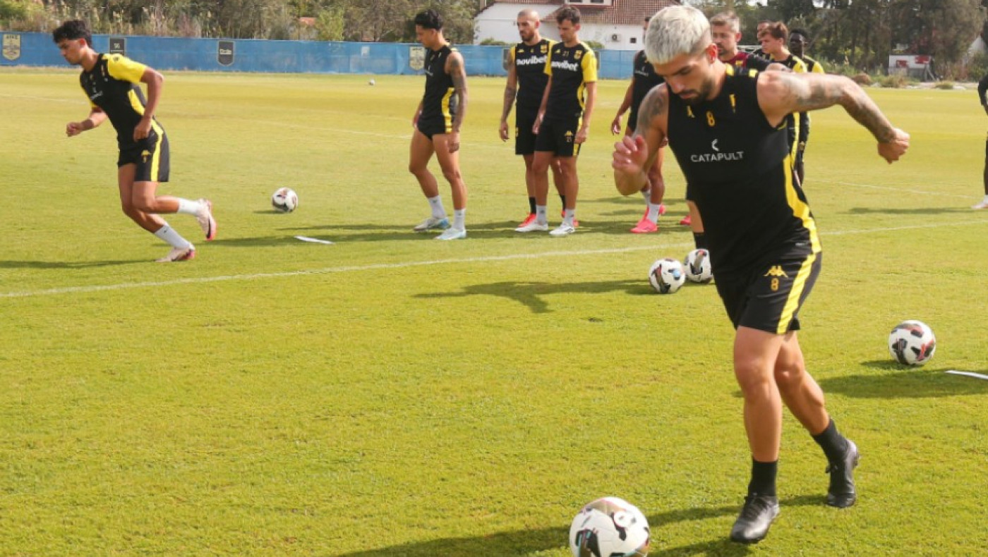 Άρης: Χωρίς απρόοπτα ενόψει Καλλιθέας, ετοιμάζει αλλαγές στην άμυνα ο Μάντζιος