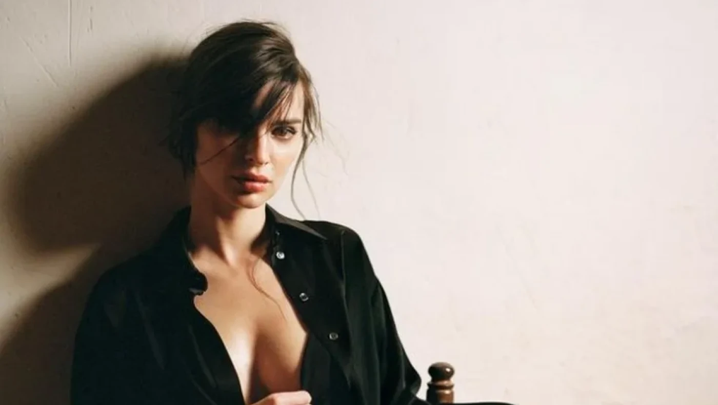 Η Ραταϊκόφσκι ποζάρει γυμνή και τρελαίνει κόσμο!