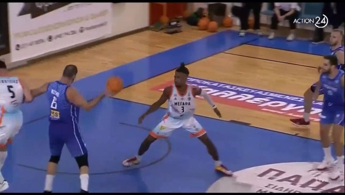 Ο Γκάτζιας πήρε... αγκαζέ τον Κέσαρ και χρεώθηκε με αντιαθλητικό φάουλ