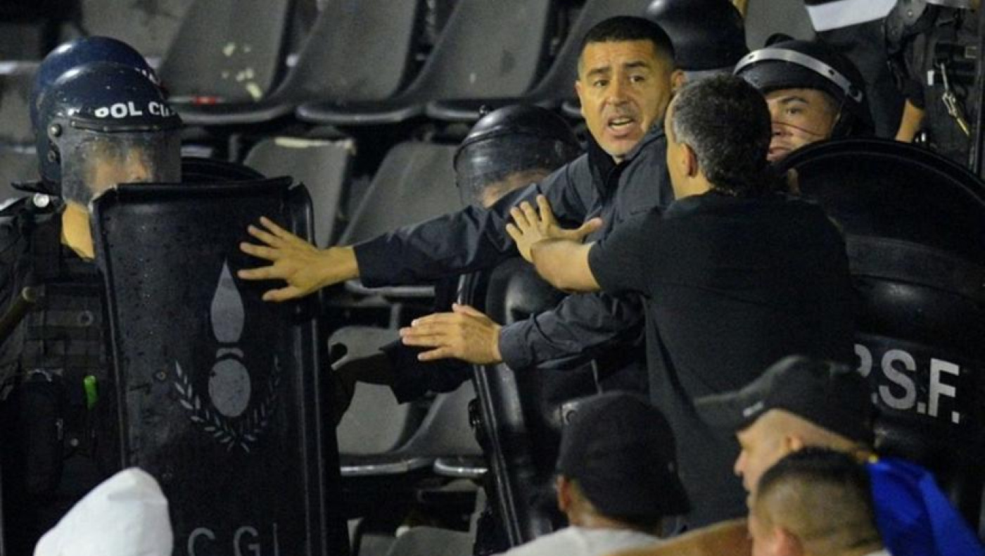 Χαμός στο Μπόκα-Χιμνάσια - Σε ρόλο...πυροσβέστη ο Ρικέλμε