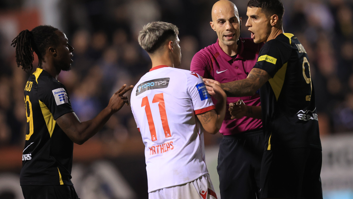 ΑΛΗΘΕΙΑ ΕΙΝΑΙ - Παράπονα της ΑΕΚ για διαιτητή και VAR: «Πέναλτι στον Πιερό, πάλι δεν βλέπουν παράβαση»