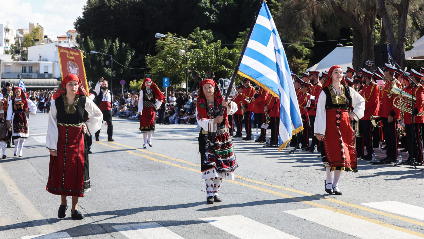 Σαμαρίνα: Γιατί παρελαύνουν κάτοικοι και όχι μαθητές