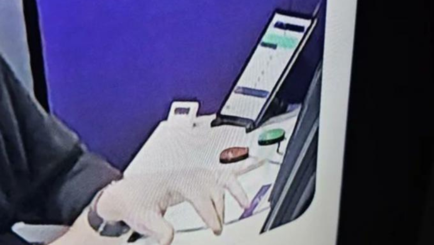 Σάλος στο Άρσεναλ- Λίβερπουλ: Varίστας παίζει Fantasy την ώρα του ματς;