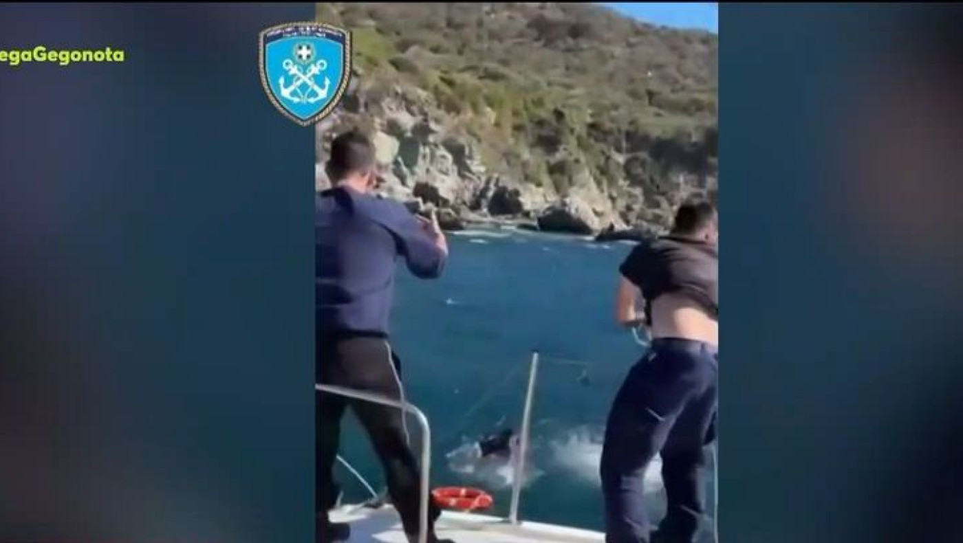 Καρέ καρέ η επιχείρηση διάσωσης 40 μεταναστών στα ανοικτά της Σάμου