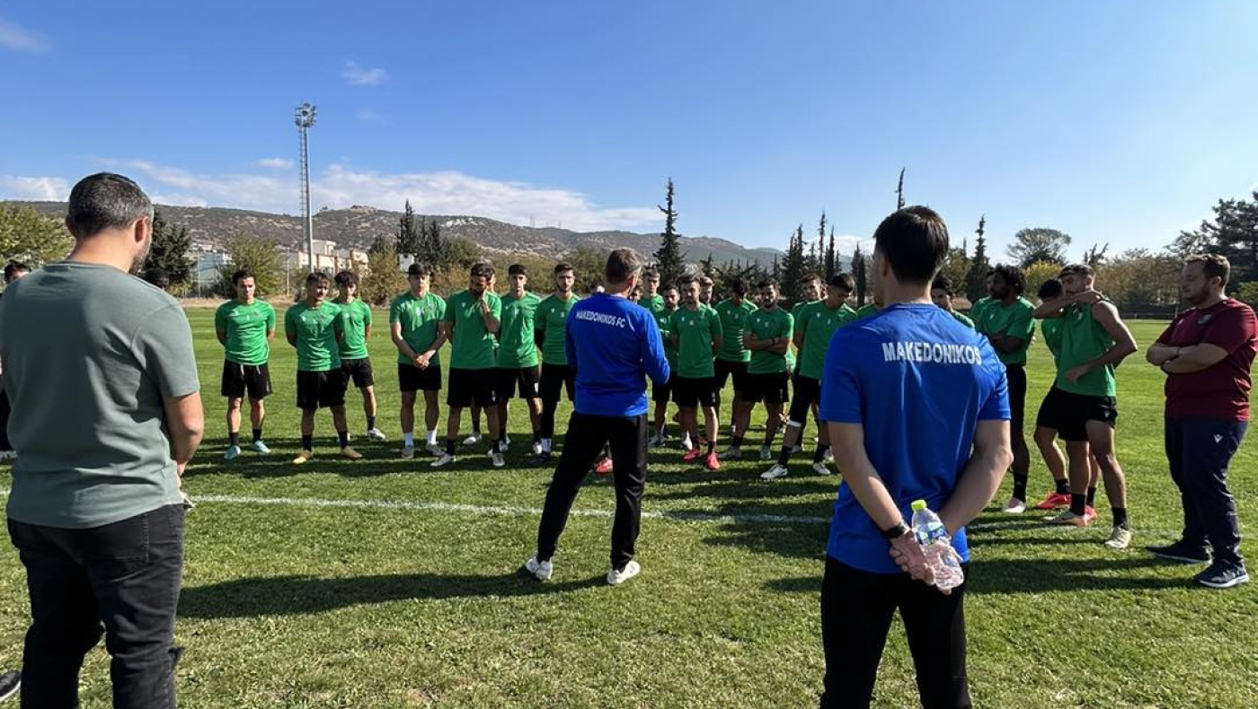 Πρώτη προπόνηση του Παπαβασιλείου ως προπονητής του Μακεδονικού