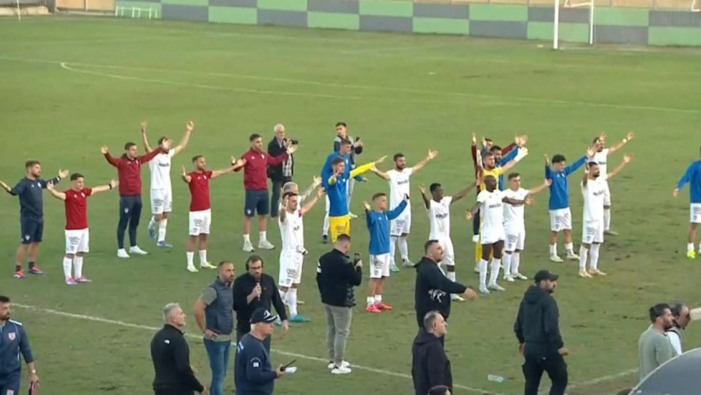 Τρομερή στιγμή: Αποθέωση για τους «βυσσινί»-Οι δηλώσεις Βοσνιάδη, Γεωργιάδη