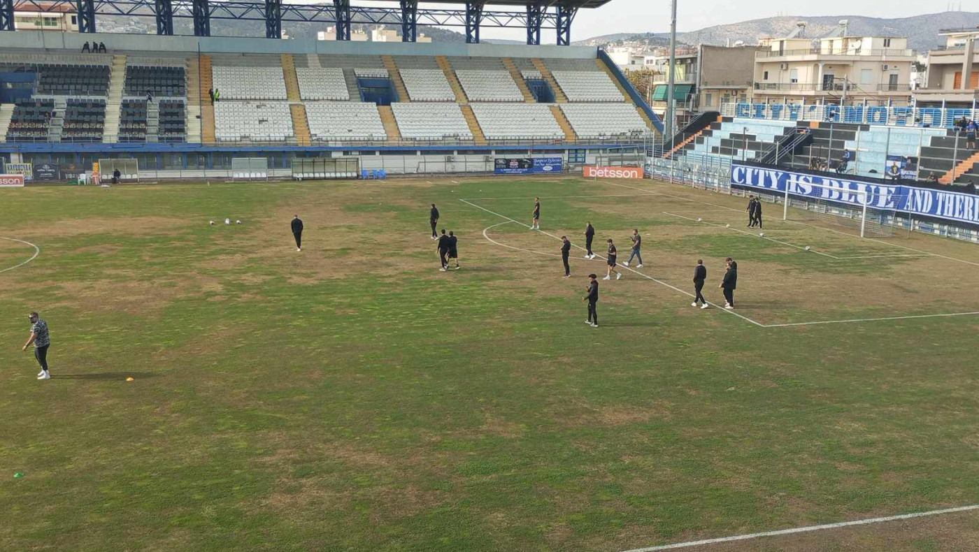 Αιγάλεω-ΠΑΟΚ: «Χωράφι» ο αγωνιστικός χώρος-Στην κερκίδα ο Ραζβάν Λουτσέσκου