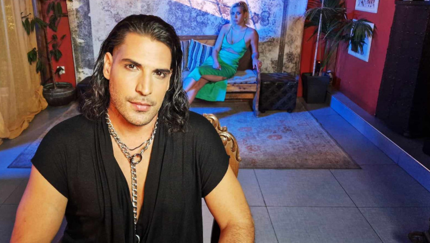 Ξεκινά τις live εμφανίσεις του ο Κωνσταντίνος Παπαδάκης