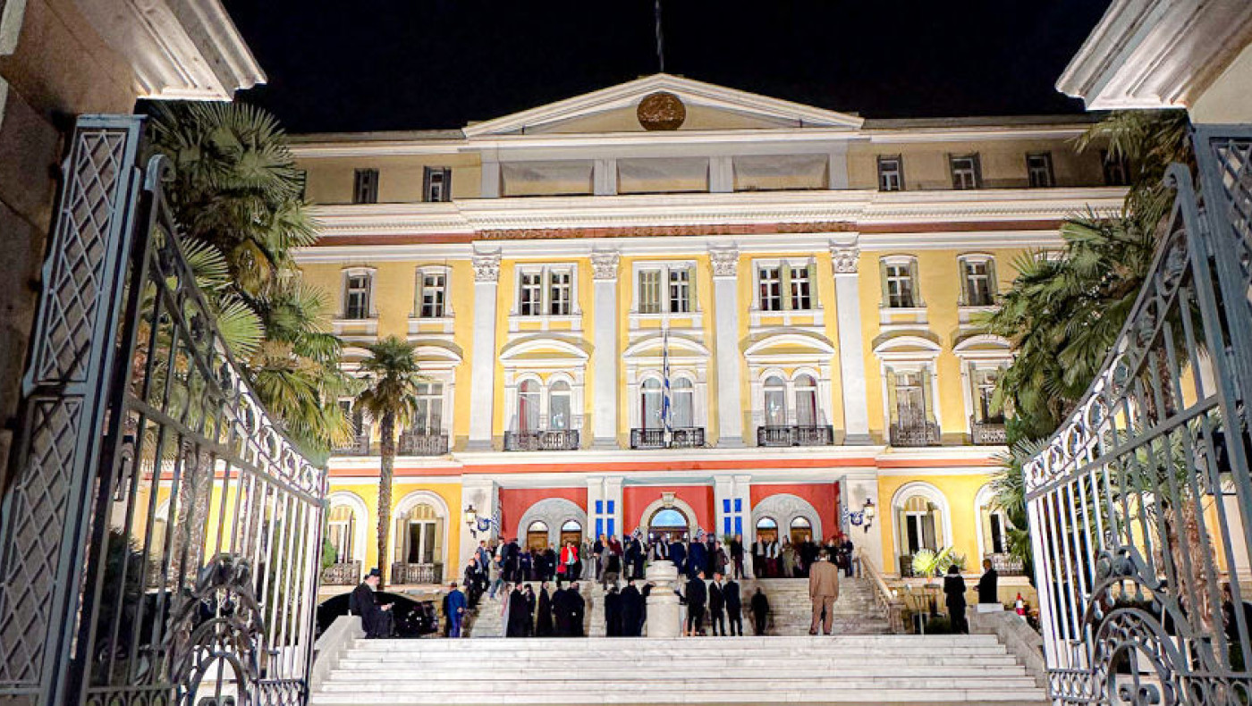 Θεσσαλονίκη: Φωταγωγήθηκε το ιστορικό κτήριο του Διοικητηρίου