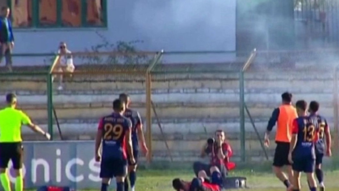 Αλβανία: Χάος στο Τίρανα VS Βλάζνια-Παίκτες έχασαν την ακοή τους από ρίψη κροτίδων (vid)