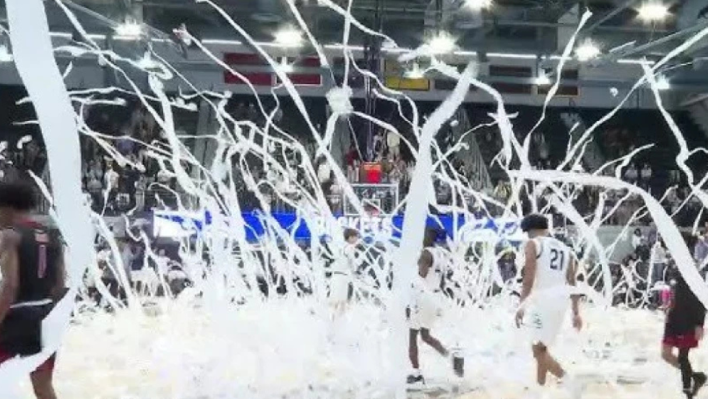 H παράδοση του NCAA με τα χαρτιά υγείας - Πώς ξεκίνησε το πιο περίεργο τελετουργικό του μπάσκετ