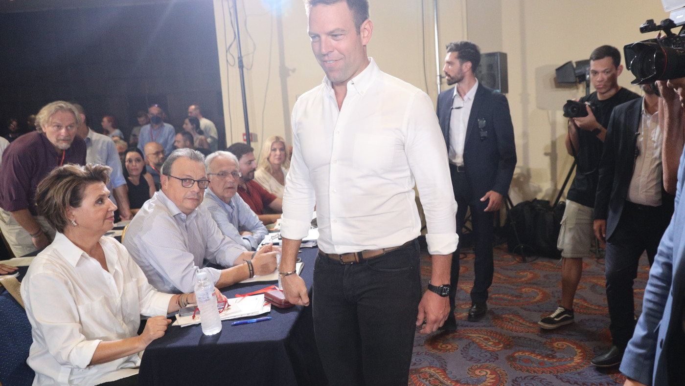 ΣΥΡΙΖΑ: Δυναμιτισμένο «μπρα ντε φερ» Κασσελάκη και μελών των «87» σε... εστιατόριο