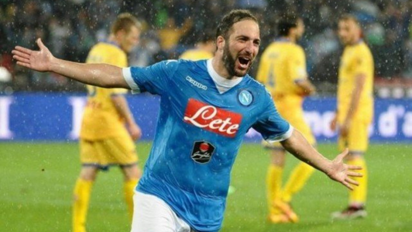 Ανανέωσε    με    Νάπολι   ο   Γκονζάλο    Ιγουαΐν