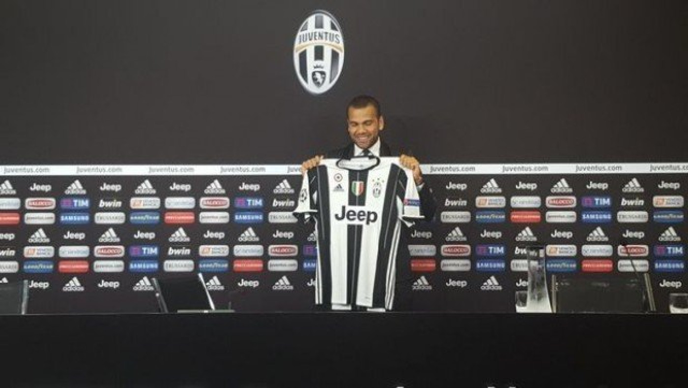 Παρουσιάστηκε και φόρεσε τα ασπρόμαυρα ο Ντάνι Αλβες