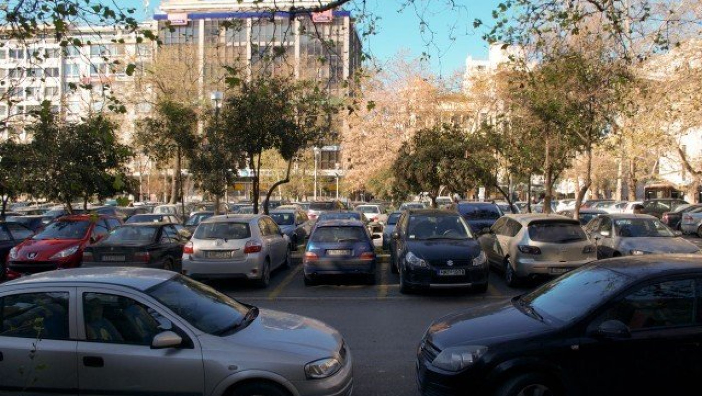 Θεσ/νίκη: Tον χτύπησαν & τον λήστεψαν στο πάρκινγκ της Πλ. Ελευθερίας