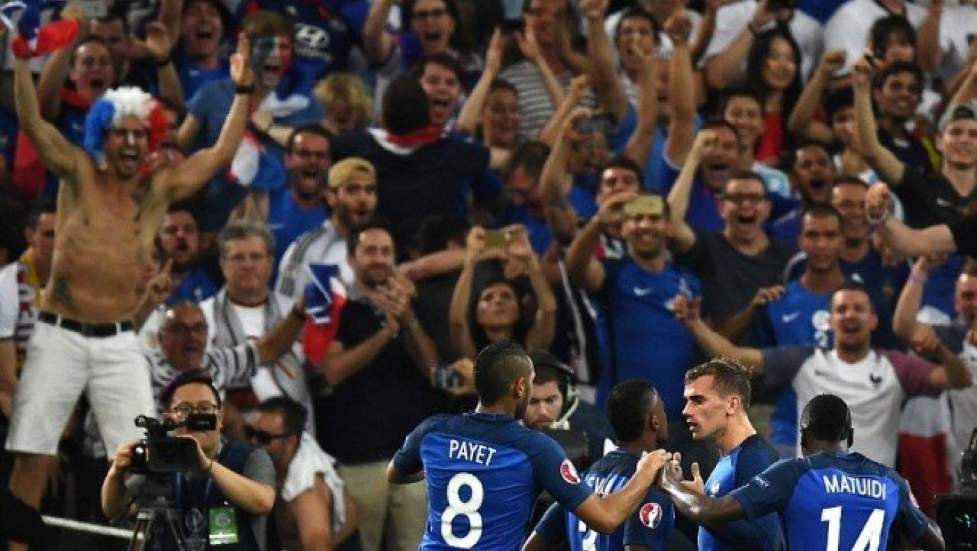 Πανηγύρισαν σαν Ισλανδοί         οι Γάλλοι! (video)