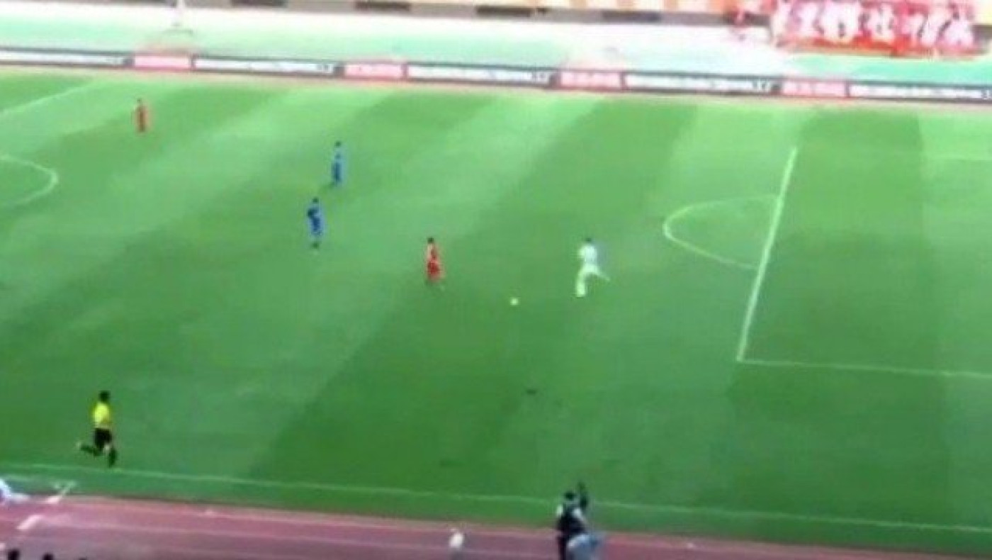 Γέλια μέχρι δακρύων από γκάφα τερματοφύλακα στην Κίνα (video)