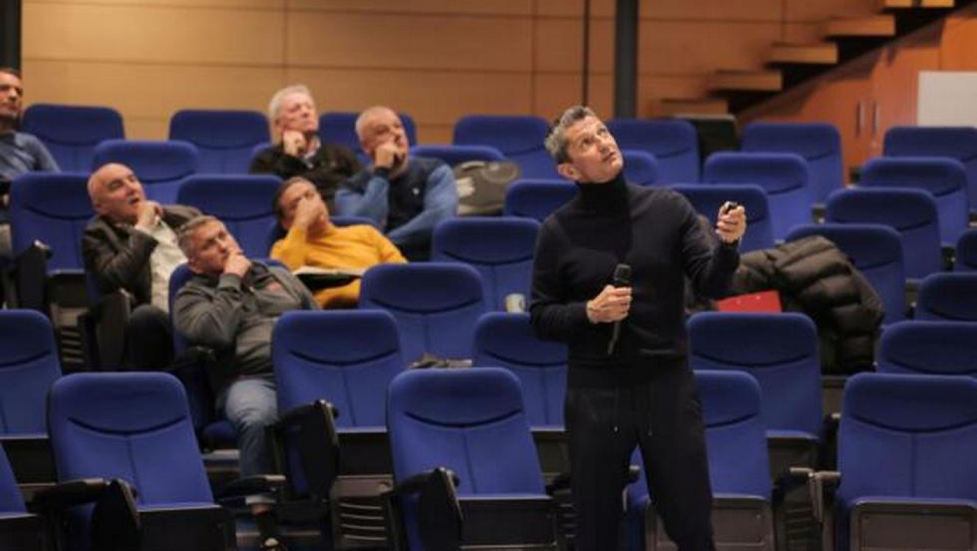 Λουτσέσκου σε Ρουμάνους προπονητές: «Έτσι δουλεύω στον ΠΑΟΚ»