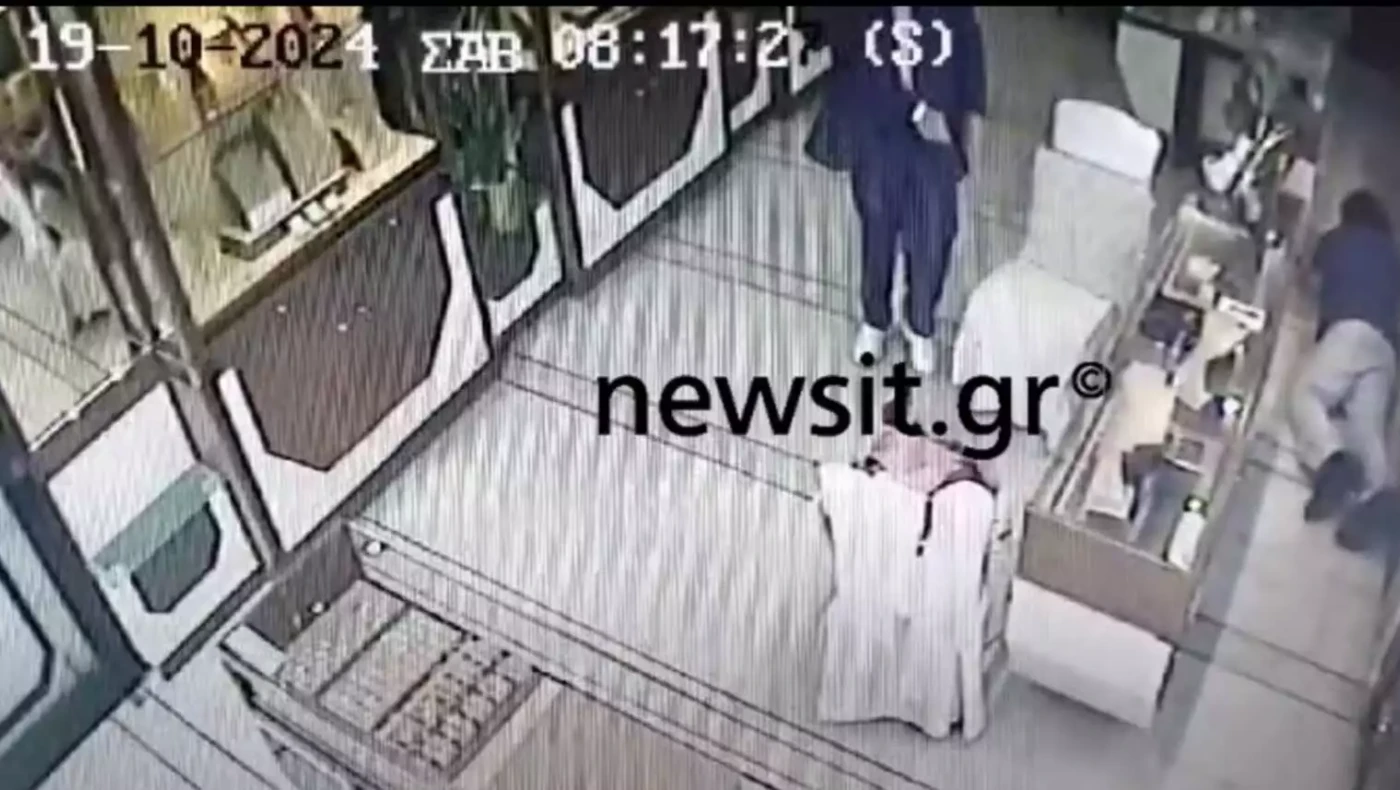 Αττική: Βίντεο-ντοκουμέντο από τη δράση του ληστή με την Porsche που «ξάφριζε» κοσμηματοπωλεία