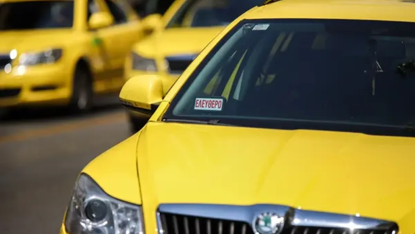 Ταξί: Πόσο είναι το πρόστιμο για το αυτοκόλλητο πληρωμής