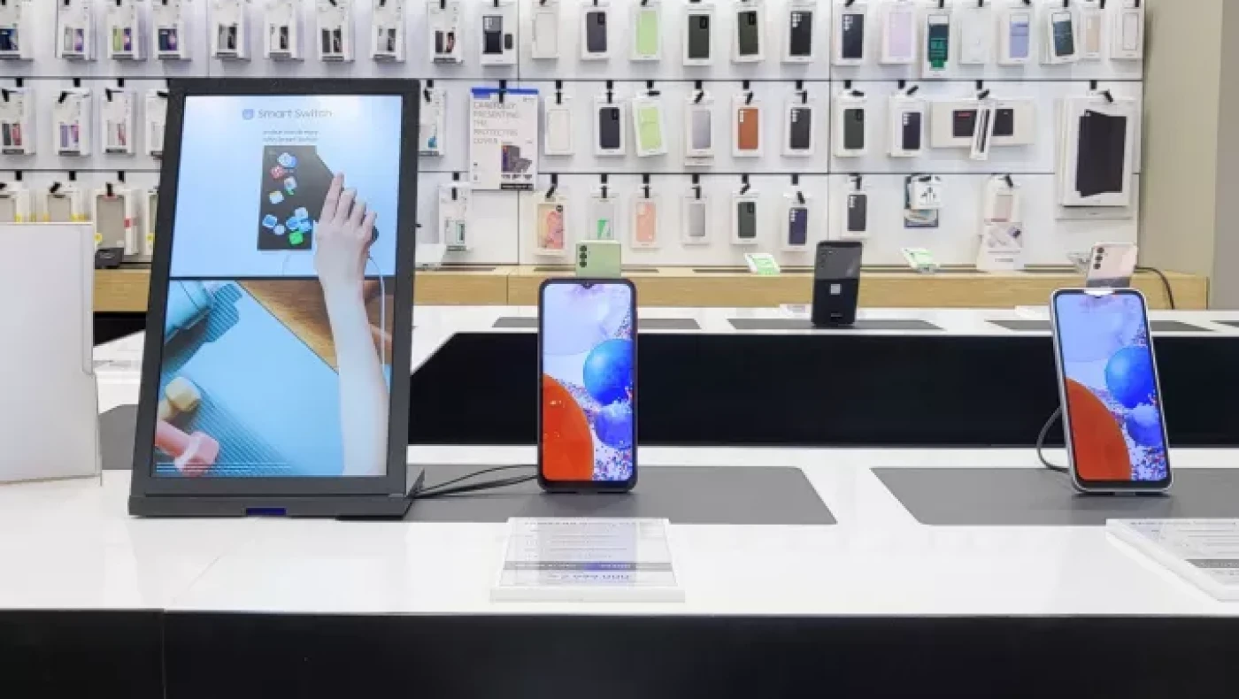 Προφίλ Έλληνα καταναλωτή: Λιγότερα για τρόφιμα, περισσότερα για κινητά και γκάτζετς