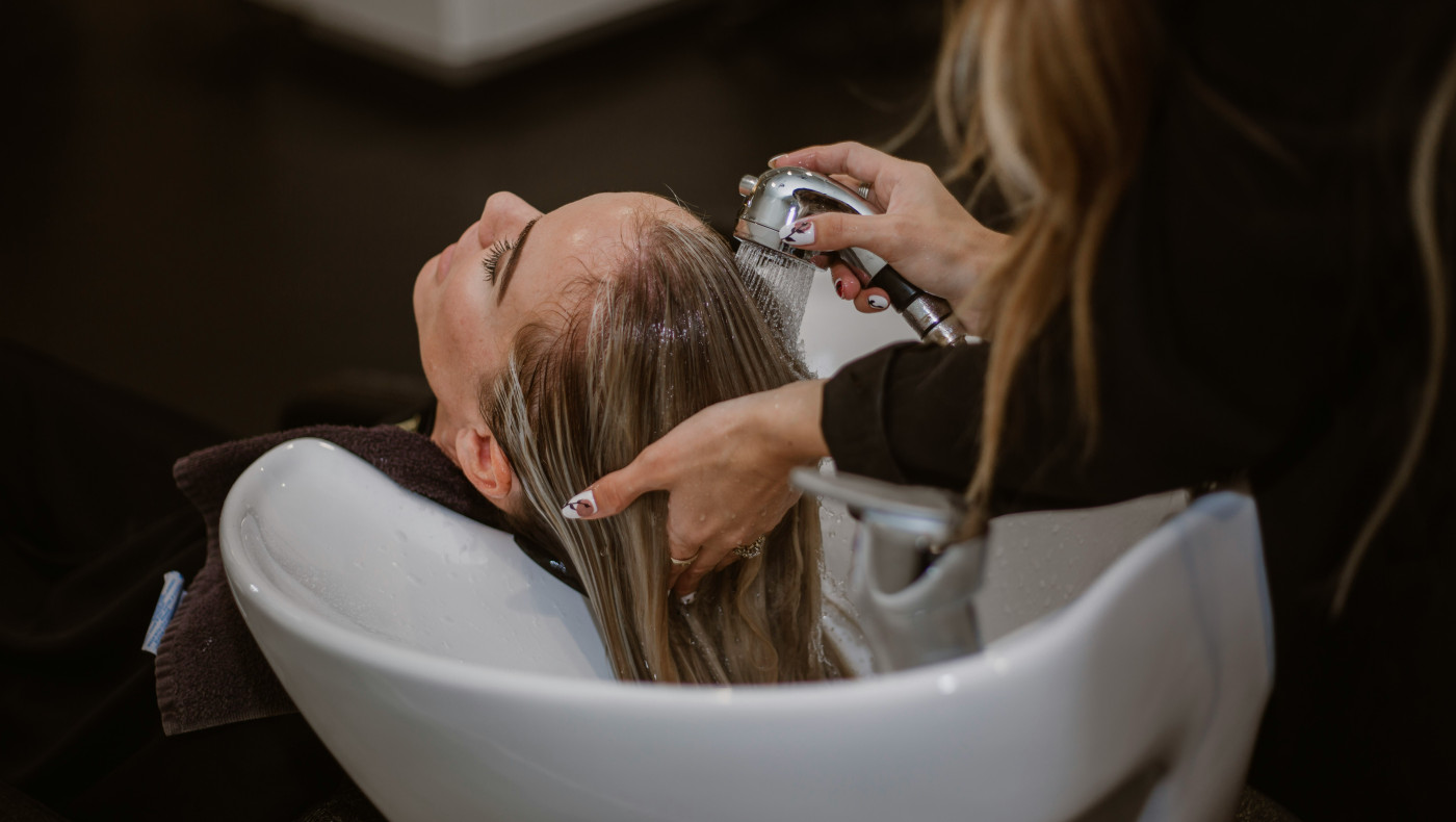 Κομμωτήριο μετατρεπόταν σε...χώρο για «ροζ» υπηρεσίες