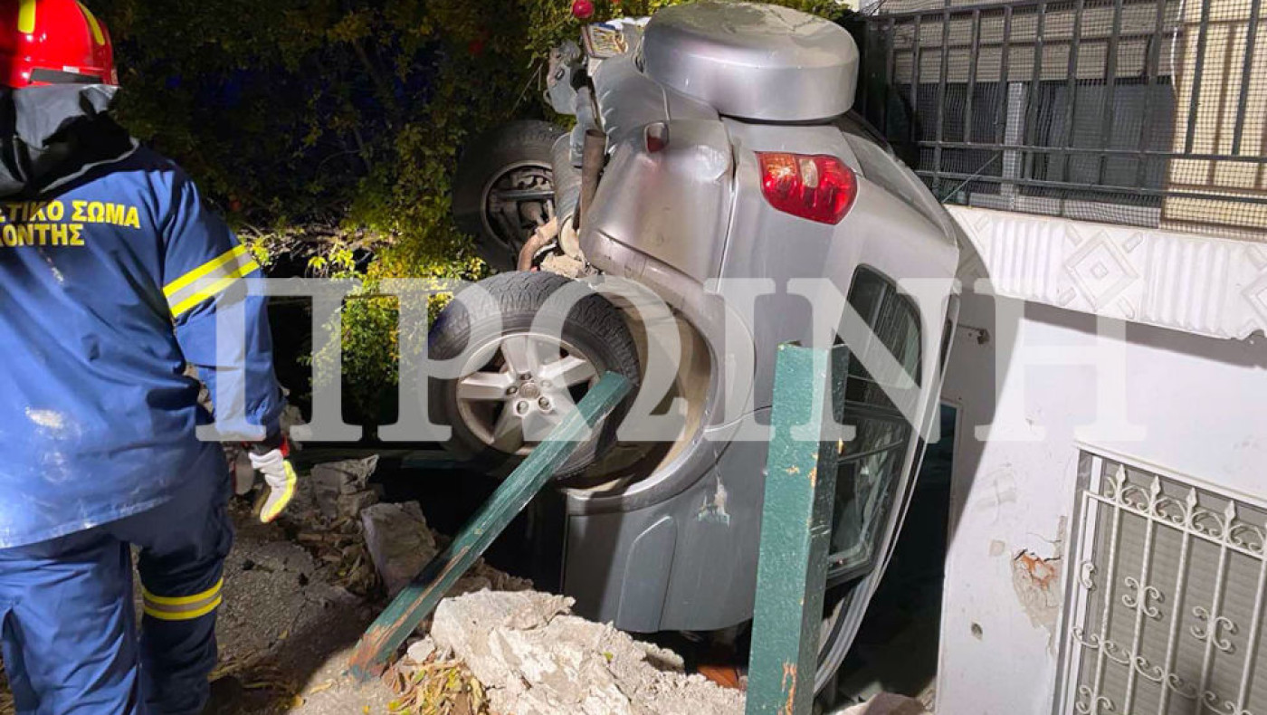 Τροχαίο στην Καβάλα: Αυτοκίνητο σφηνώθηκε μεταξύ πεζοδρομίου-πολυκατοικίας!