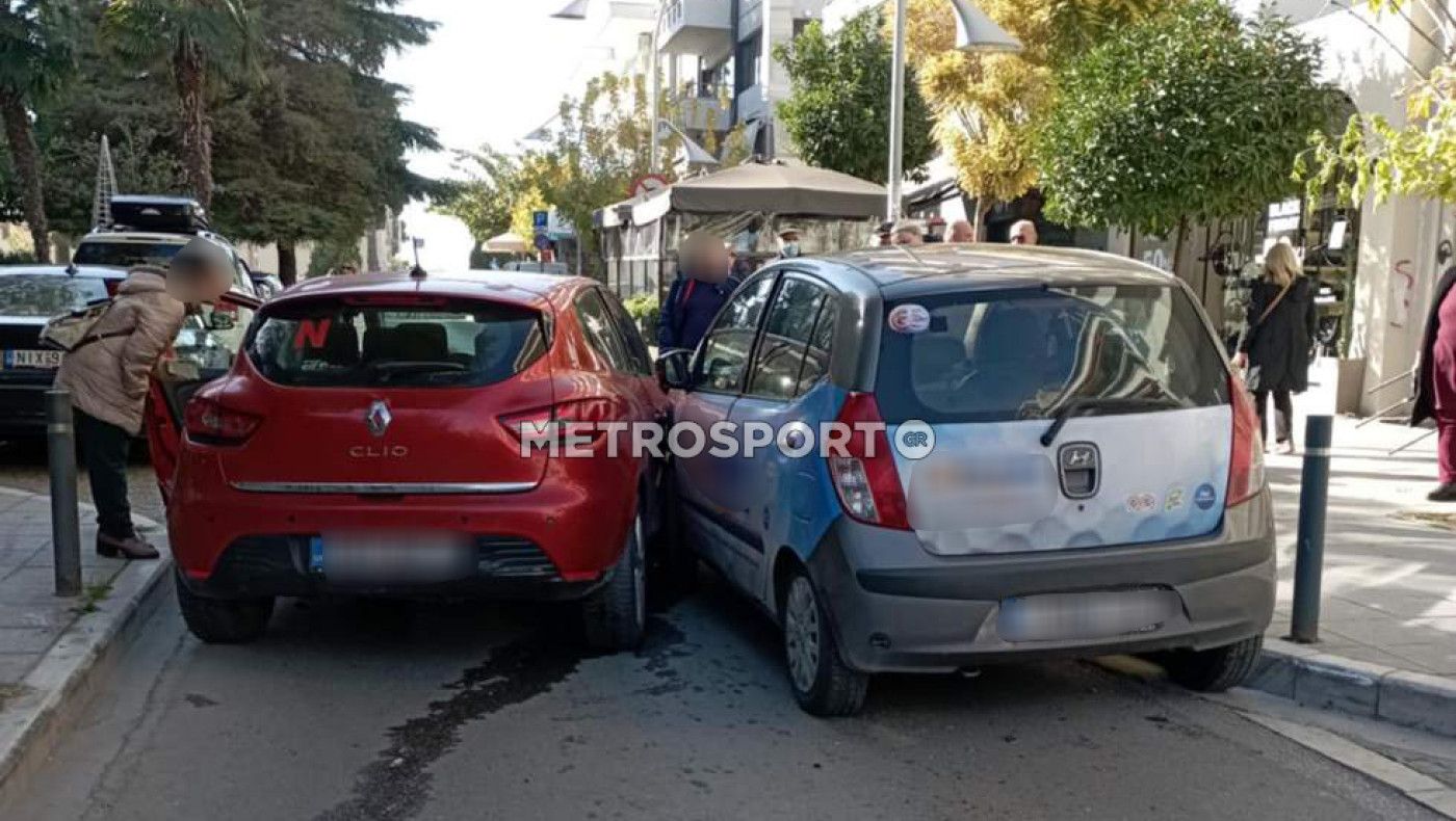 Καλαμαριά: «Σφήνωσαν» δύο αυτοκίνητα στη Μεταμορφώσεως
