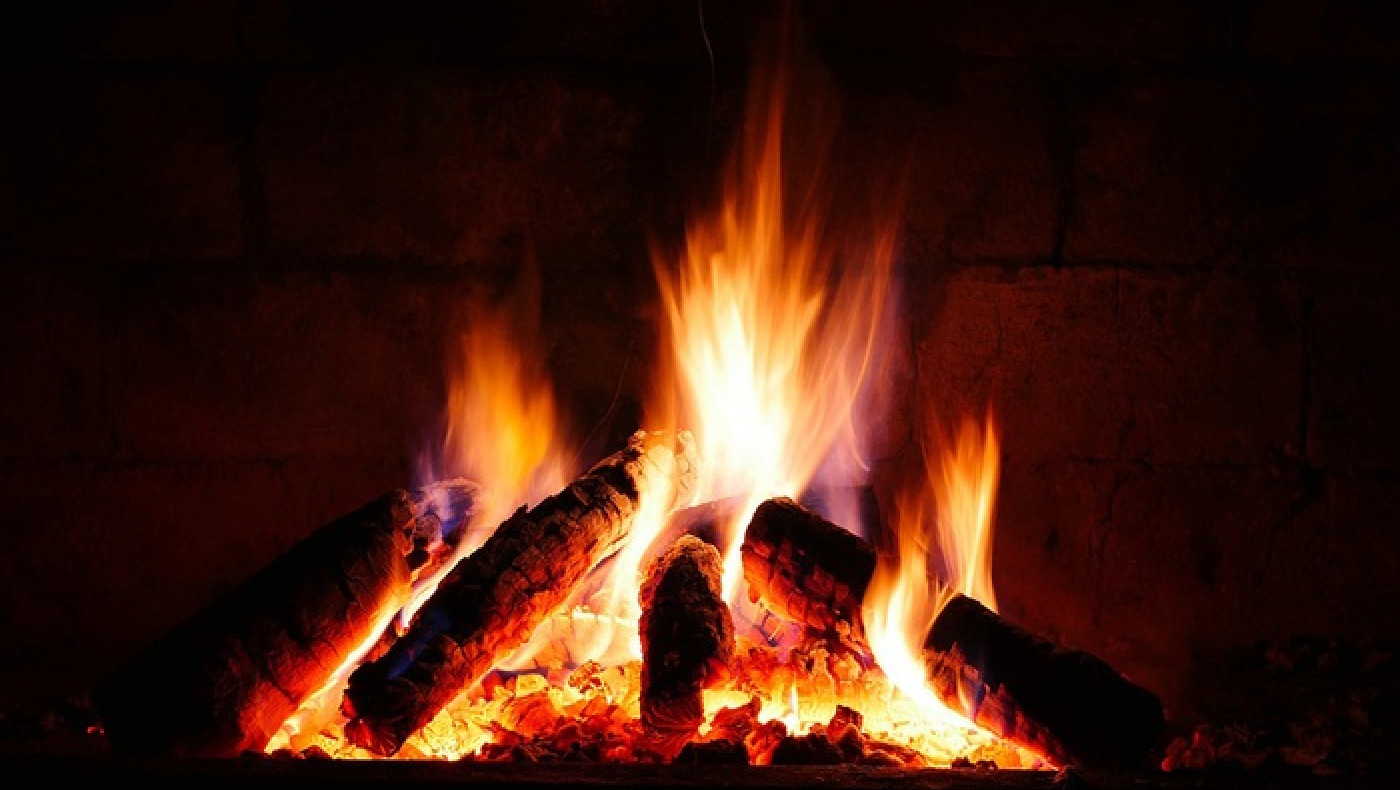 Τι ήταν το Χριστόξυλο; Το καίγαμε 12 μέρες τα Χριστούγεννα