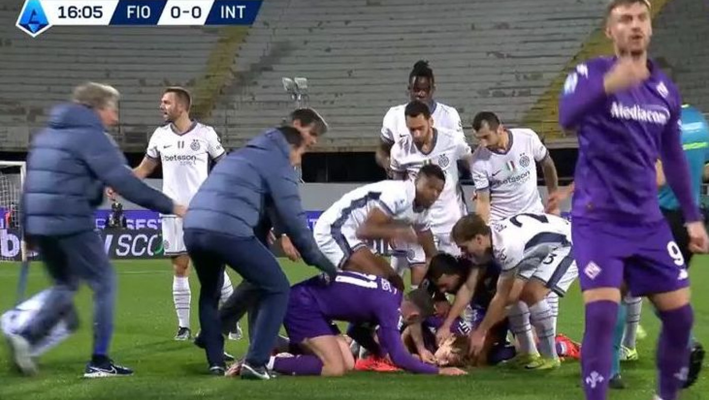 ΣΟΚ στο Φιορεντίνα-Ίντερ: Κατέρρευσε στο γήπεδο ο Μποβέ-Διακόπηκε ο αγώνας