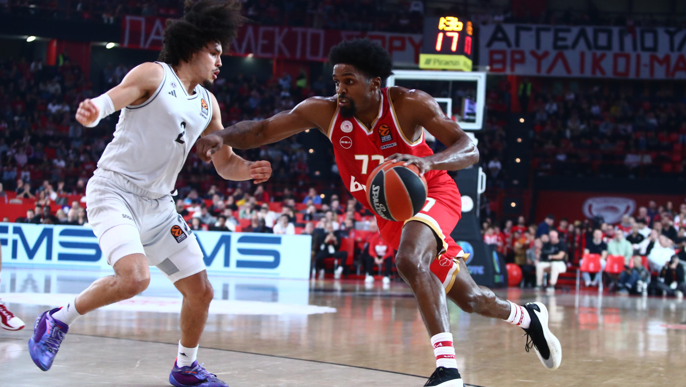 Επική εμφάνιση από την Παρί και νίκη στο ΣΕΦ επί του Ολυμπιακού