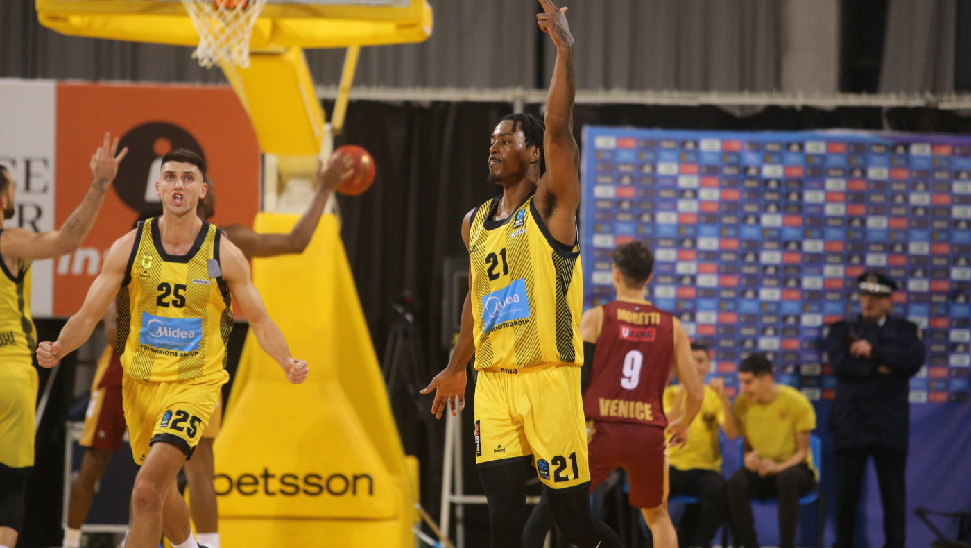 Έπεσε μαχόμενος ο Άρης, σπουδαία εμφάνιση ο Γουίλις