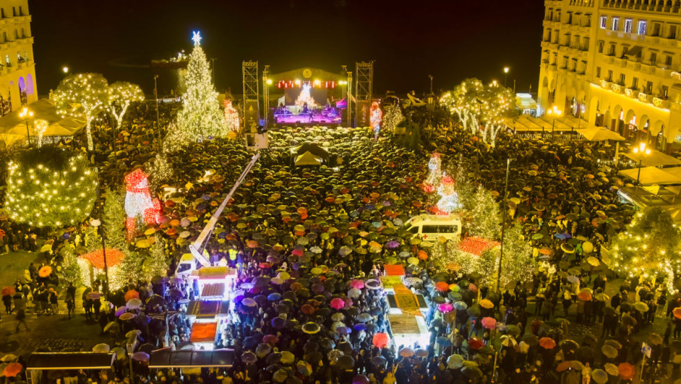 Θεσσαλονίκη: Η φωταγώγηση του χριστουγεννιάτικου δέντρου