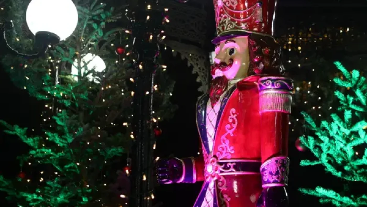 Εορταστικό ωράριο 2024: Ποιες Κυριακές θα είναι ανοιχτά τα καταστήματα