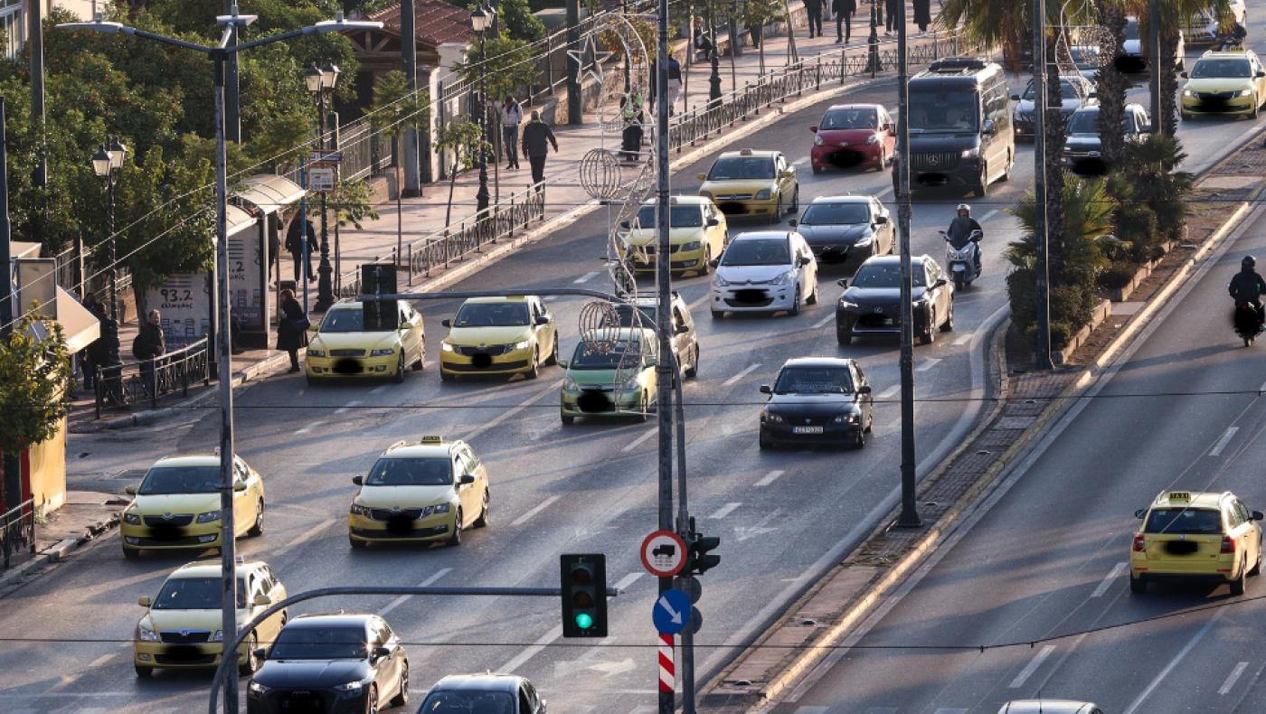 Νέος ΚΟΚ: Απαγορεύεται το ζιγκ-ζαγκ από τα δίκυκλα - πρόστιμα σε πεζούς για «αλόγιστη κίνηση»