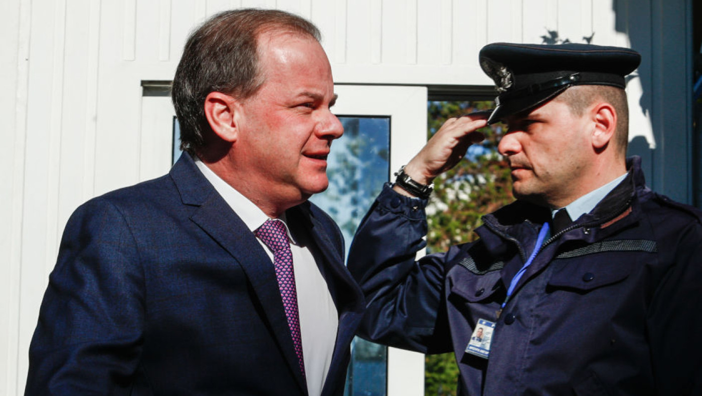 Πρόωρο «ρεβεγιόν» στην Κυβέρνηση: Ευχές, φωτογραφίες και... τσικουδιές