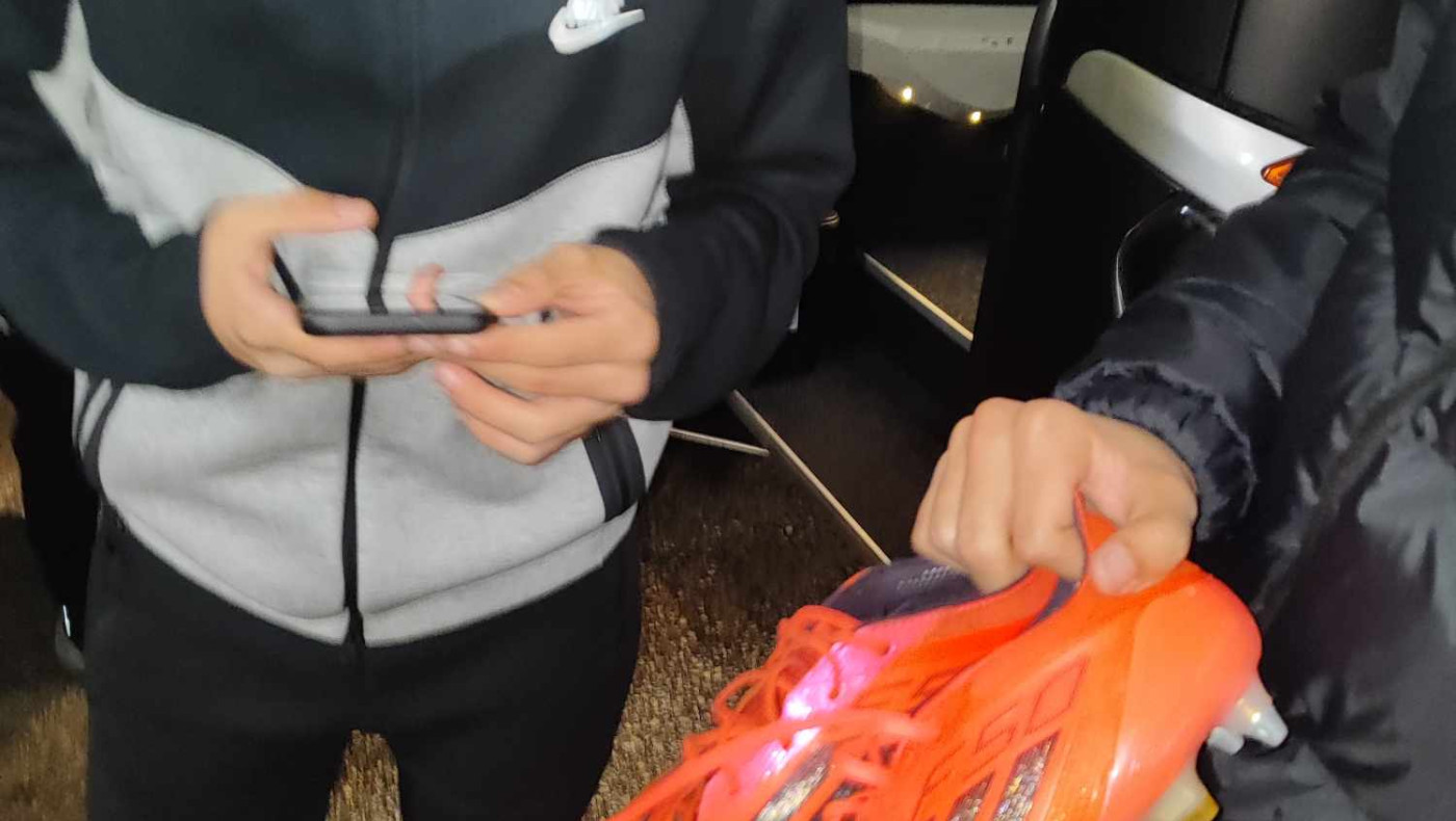 Πήραν... δώρα τα παπούτσια του Σορετίρε δυο πιτσιρικάδες